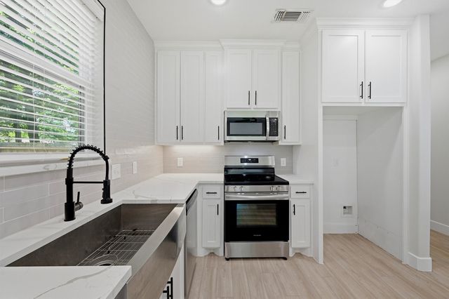 931 W Collins Street, Denison, TX 75020