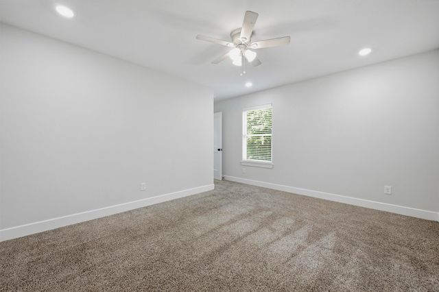 931 W Collins Street, Denison, TX 75020