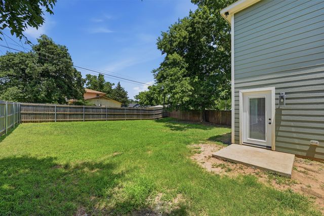 931 W Collins Street, Denison, TX 75020