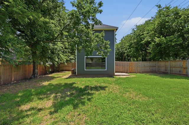 931 W Collins Street, Denison, TX 75020