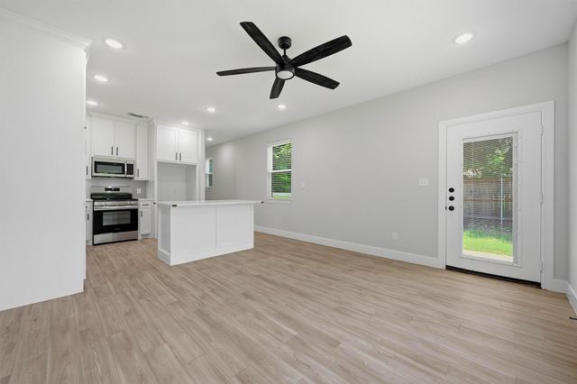 931 W Collins Street, Denison, TX 75020