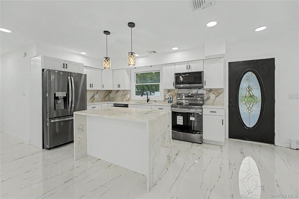 6 Regal Lane, Levittown, NY 11756 — photo 2