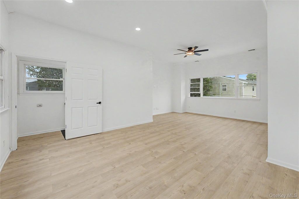 6 Regal Lane, Levittown, NY 11756 — photo 4