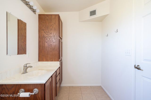 5181 N Stonehouse Place, Tucson, AZ 85750