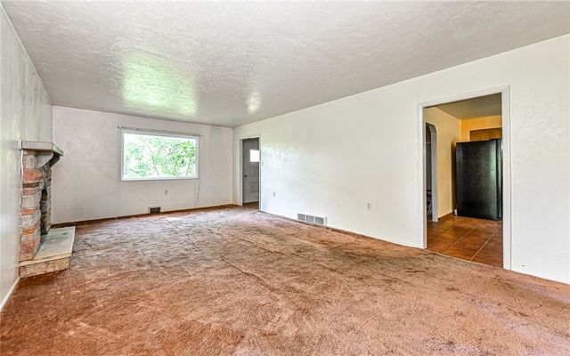 184 Mount Pleasant Rd, Marshall, PA 15086
