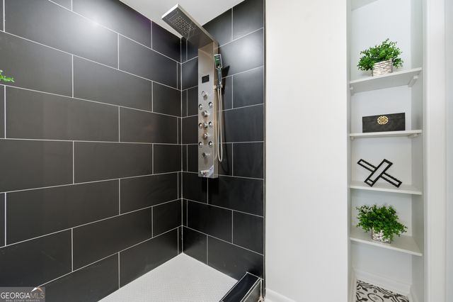 2541 Santa Barbara Drive NW, Atlanta, GA 30318