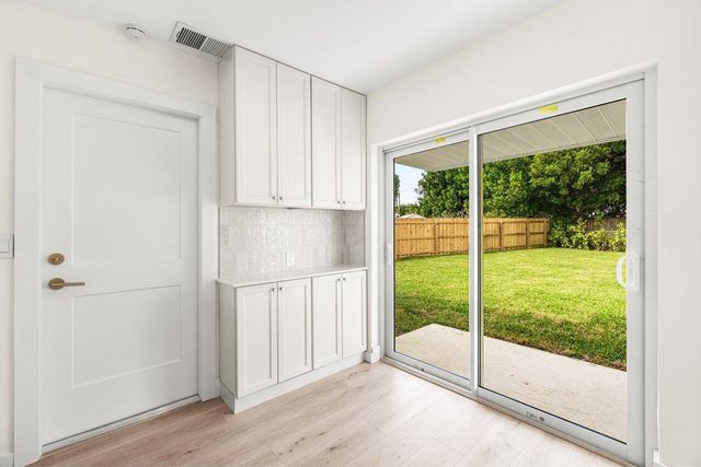 2433 Palm Road, West Palm Beach, FL 33406