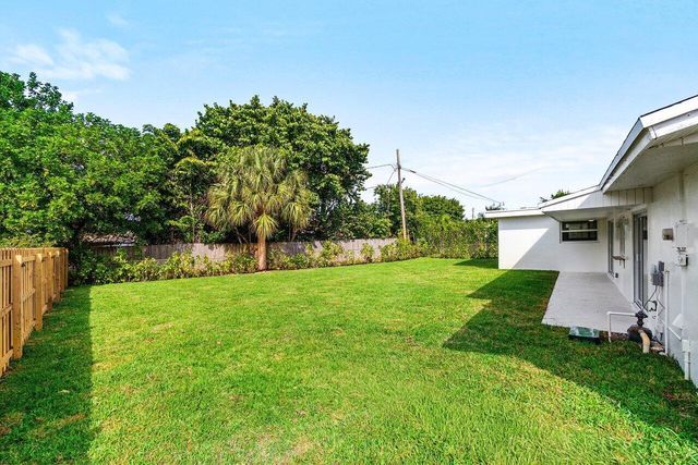 2433 Palm Road, West Palm Beach, FL 33406