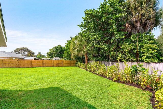 2433 Palm Road, West Palm Beach, FL 33406