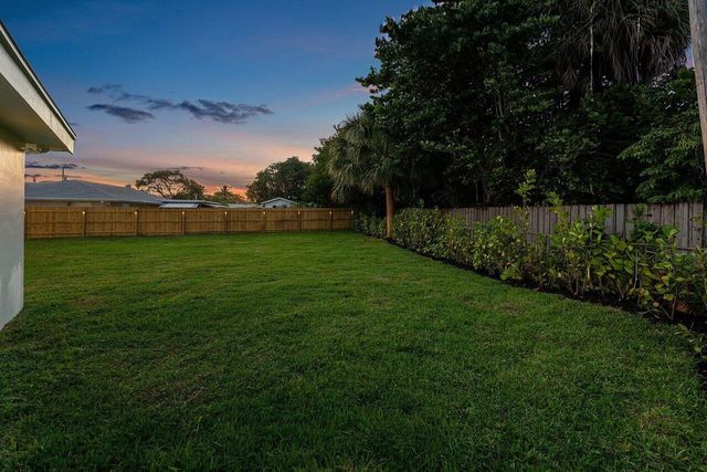 2433 Palm Road, West Palm Beach, FL 33406