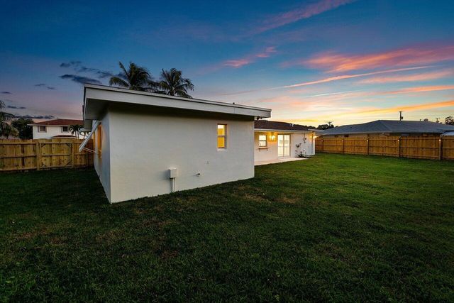 2433 Palm Road, West Palm Beach, FL 33406