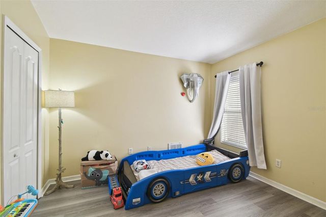 8133 CANTERBURY LAKE BOULEVARD, Tampa, FL 33619