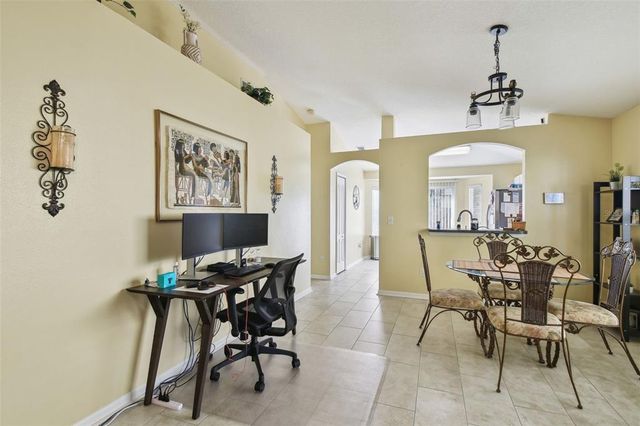 8133 CANTERBURY LAKE BOULEVARD, Tampa, FL 33619
