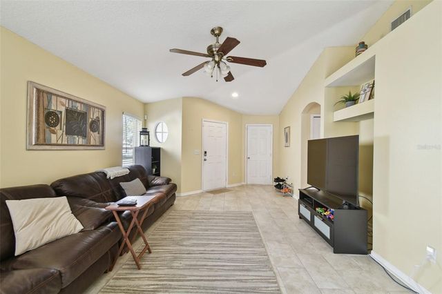 8133 CANTERBURY LAKE BOULEVARD, Tampa, FL 33619