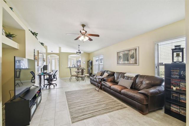 8133 CANTERBURY LAKE BOULEVARD, Tampa, FL 33619