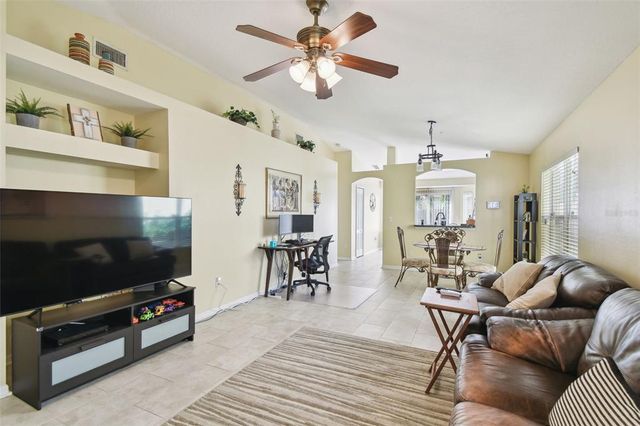 8133 CANTERBURY LAKE BOULEVARD, Tampa, FL 33619