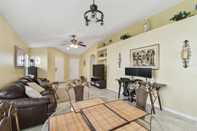 8133 CANTERBURY LAKE BOULEVARD, Tampa, FL 33619