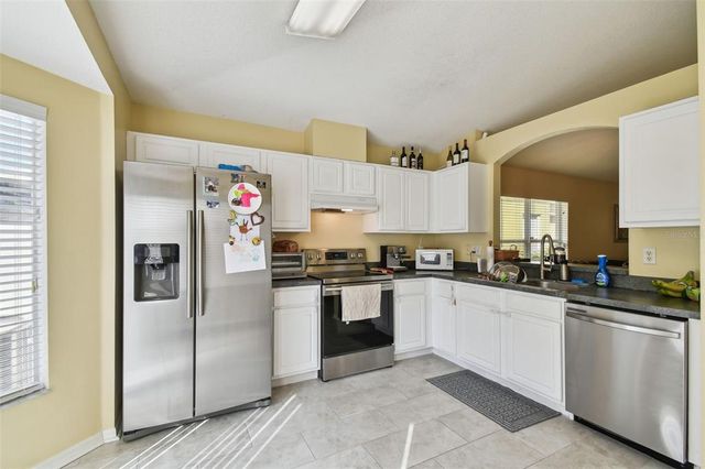 8133 CANTERBURY LAKE BOULEVARD, Tampa, FL 33619