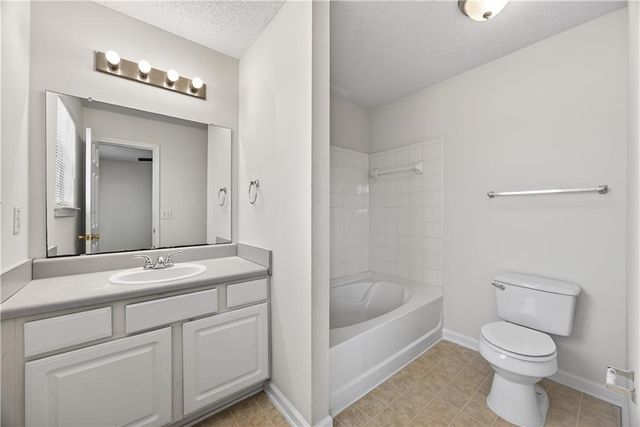 7614 Creekside Lane, Riverdale, GA 30296