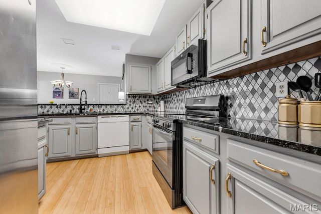 665 Highview Circle Drive, Ballwin, MO 63021