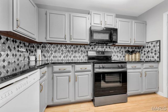 665 Highview Circle Drive, Ballwin, MO 63021