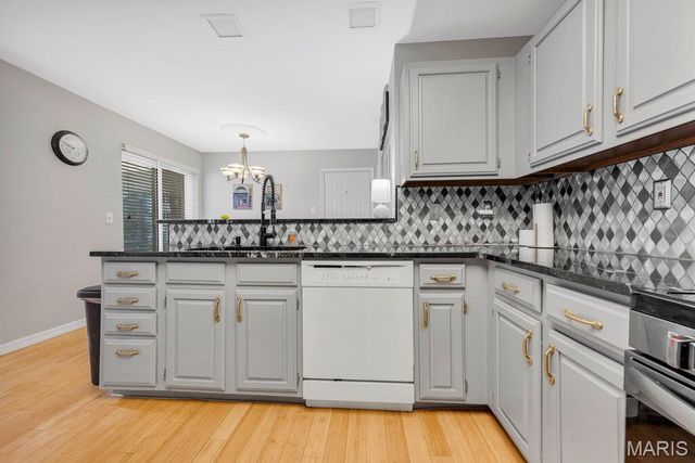 665 Highview Circle Drive, Ballwin, MO 63021
