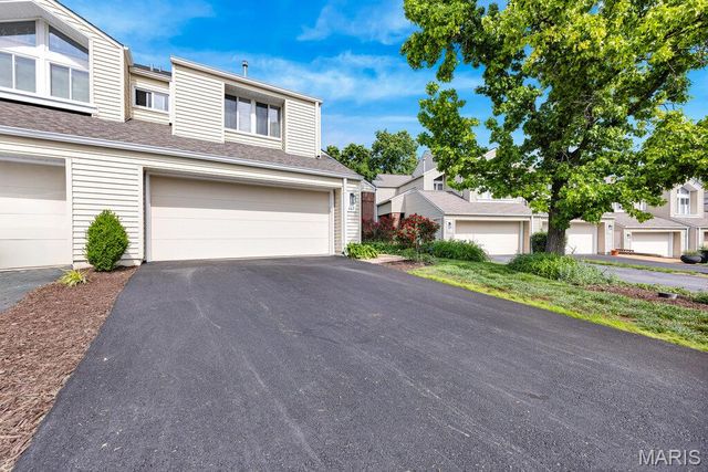 665 Highview Circle Drive, Ballwin, MO 63021