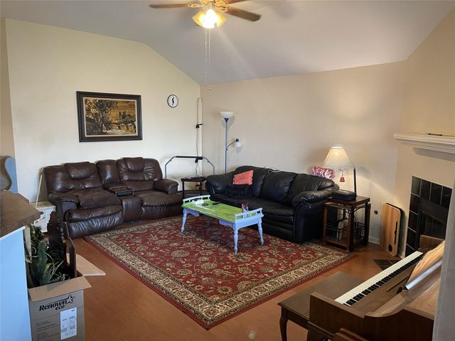 411 Estate DR, Hutto, TX 78634