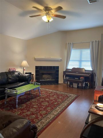 411 Estate DR, Hutto, TX 78634