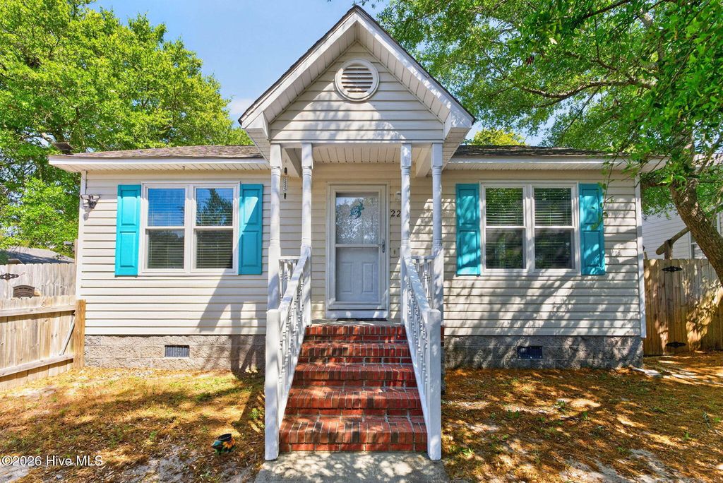 220 NE 33rd Street, Oak Island, NC 28465