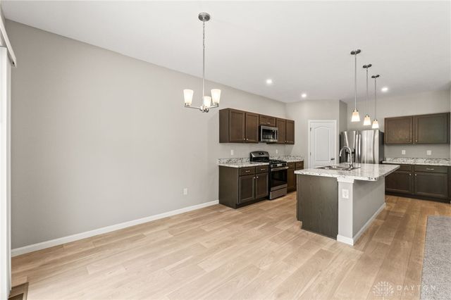 1189 Heathgate Way, Fairborn, OH 45324