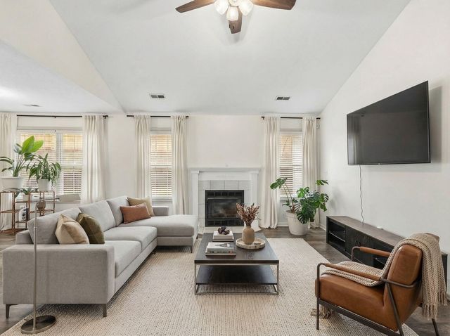 2104 LAFAYETTE CT, Columbia, MO 65202