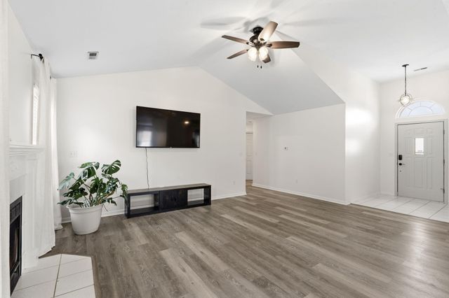 2104 LAFAYETTE CT, Columbia, MO 65202