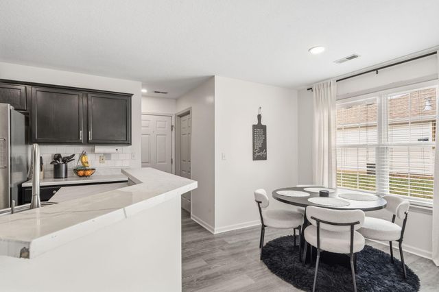 2104 LAFAYETTE CT, Columbia, MO 65202