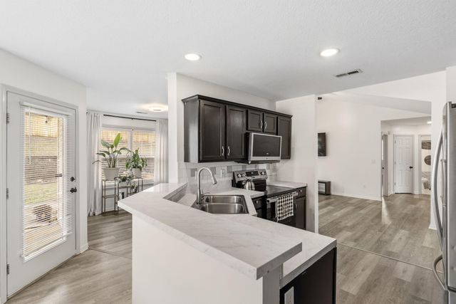 2104 LAFAYETTE CT, Columbia, MO 65202