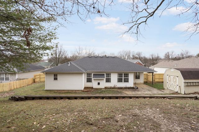 2104 LAFAYETTE CT, Columbia, MO 65202