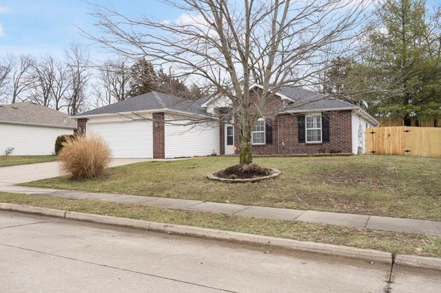 2104 LAFAYETTE CT, Columbia, MO 65202