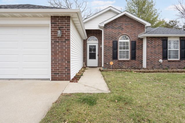 2104 LAFAYETTE CT, Columbia, MO 65202