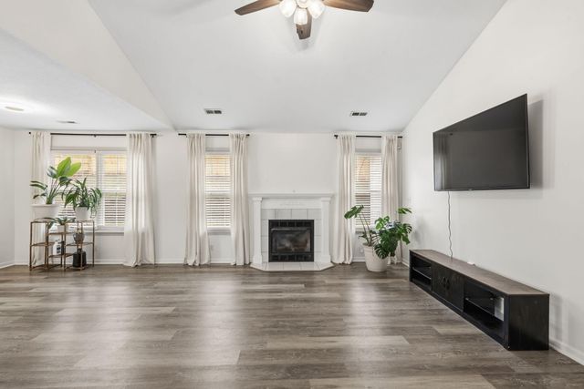 2104 LAFAYETTE CT, Columbia, MO 65202