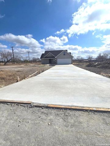 123 Ranchero, Natalia, TX 78059