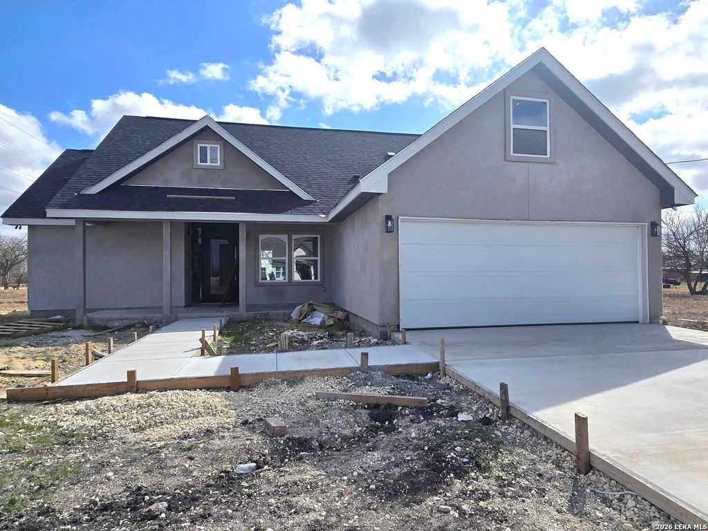 123 Ranchero, Natalia, TX 78059