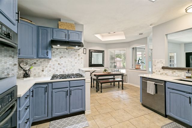 909 Hillside Lane, Flower Mound, TX 75028