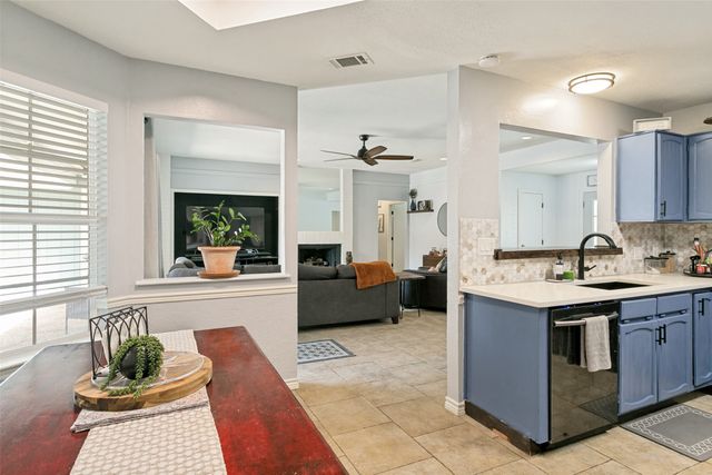 909 Hillside Lane, Flower Mound, TX 75028