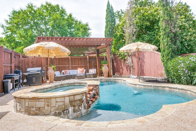 909 Hillside Lane, Flower Mound, TX 75028