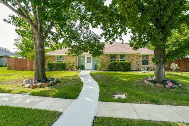 909 Hillside Lane, Flower Mound, TX 75028