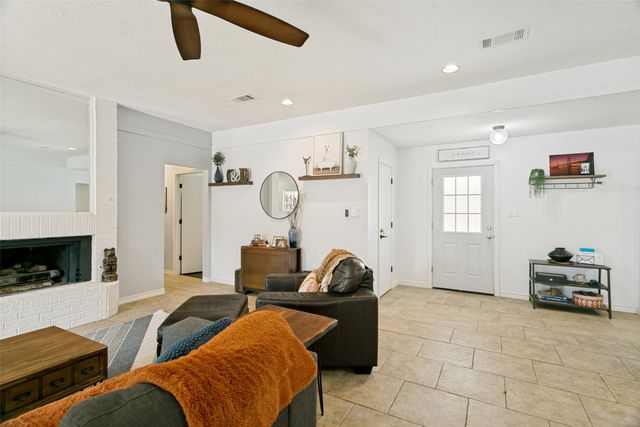 909 Hillside Lane, Flower Mound, TX 75028
