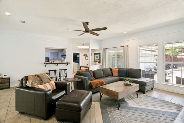909 Hillside Lane, Flower Mound, TX 75028