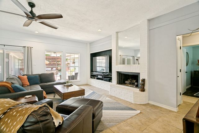 909 Hillside Lane, Flower Mound, TX 75028