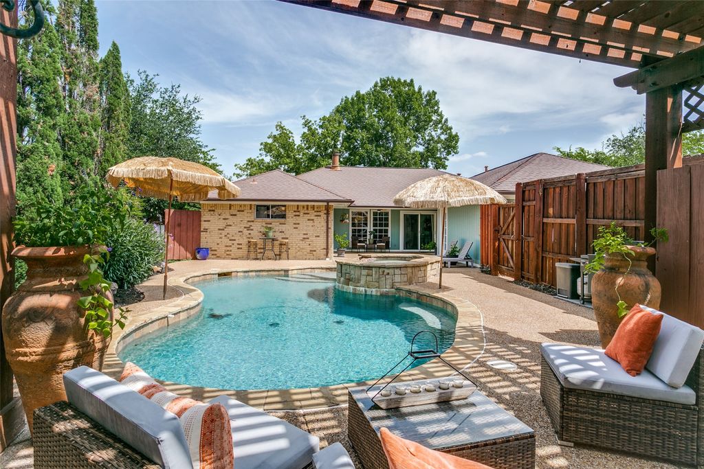 909 Hillside Lane, Flower Mound, TX 75028