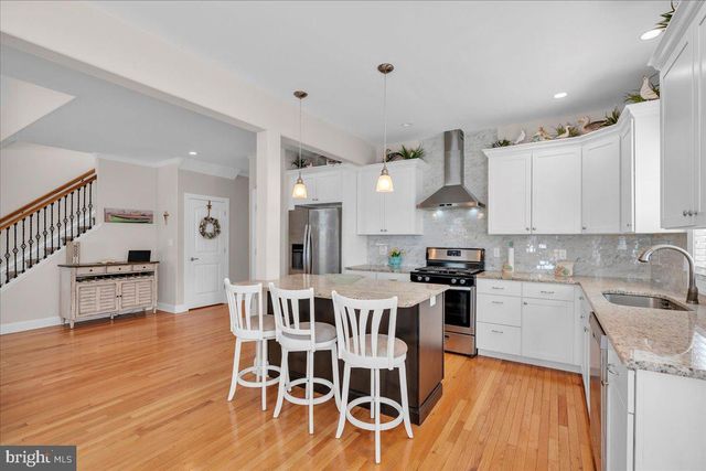 102 E 8TH AVE, North Wildwood, NJ 08260